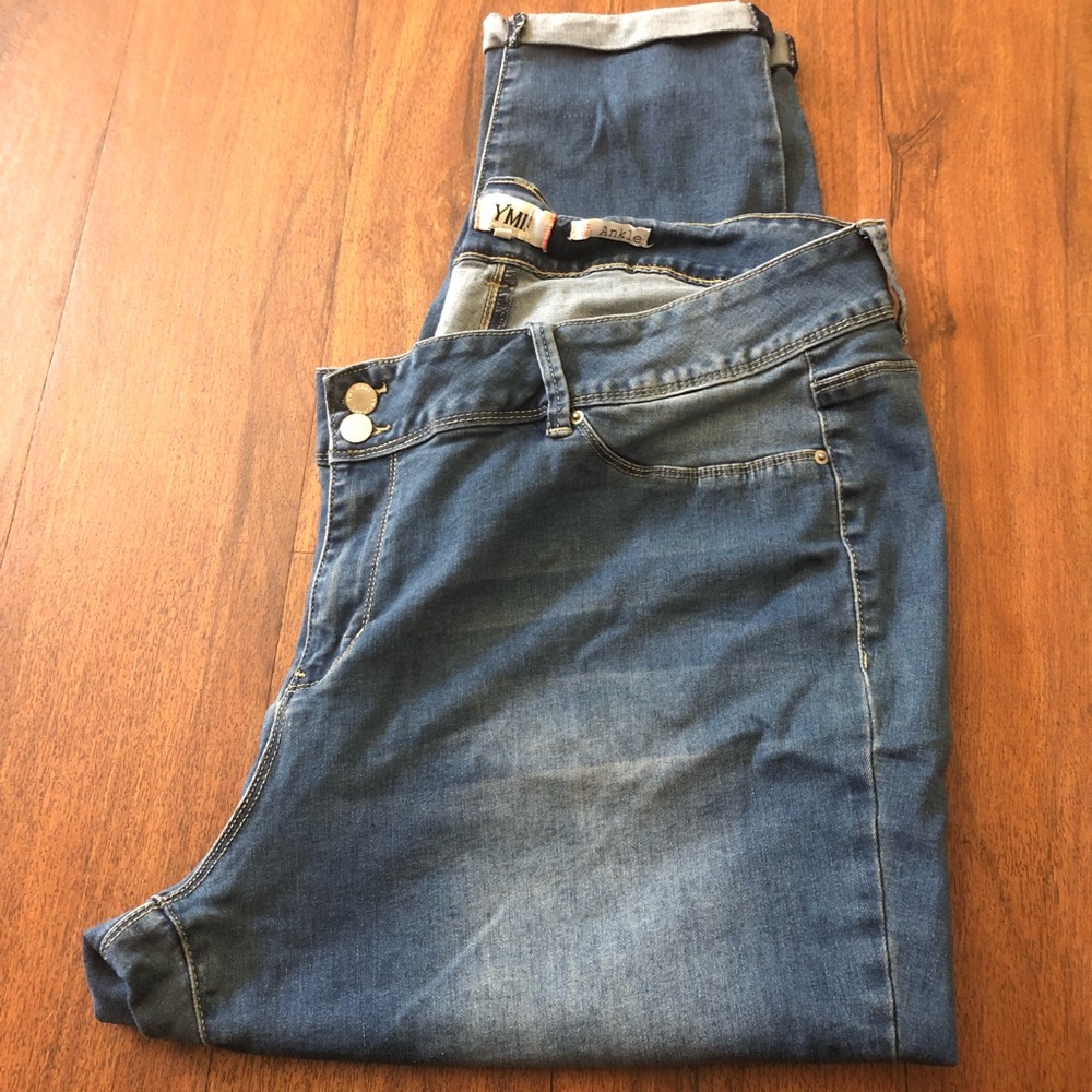 Mid rise ankle length jeans